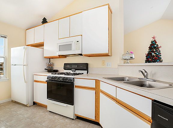 4th image of 1935 Heron Ave Unit C