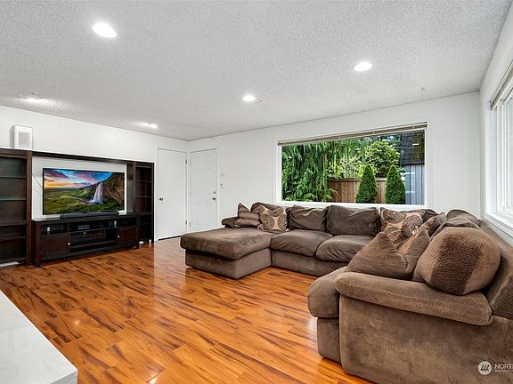 2nd image of 20530 Poplar Way
