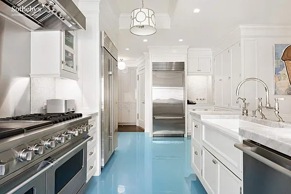 Sold by Sotheby's International Realty | media 9