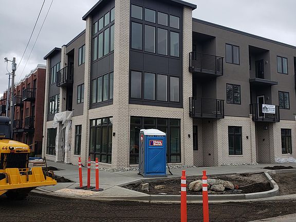 SW Corner, Unit 202 2nd Floor