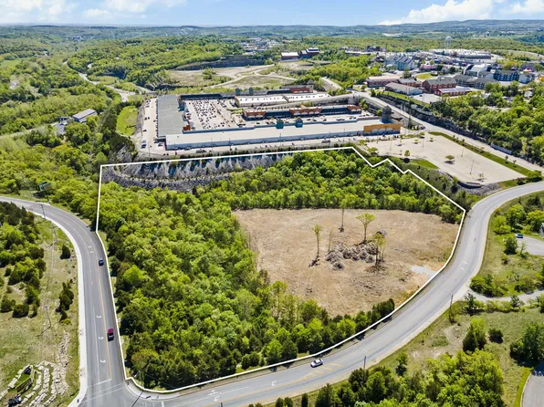 300 N Wildwood Drive, Branson, MO 65616