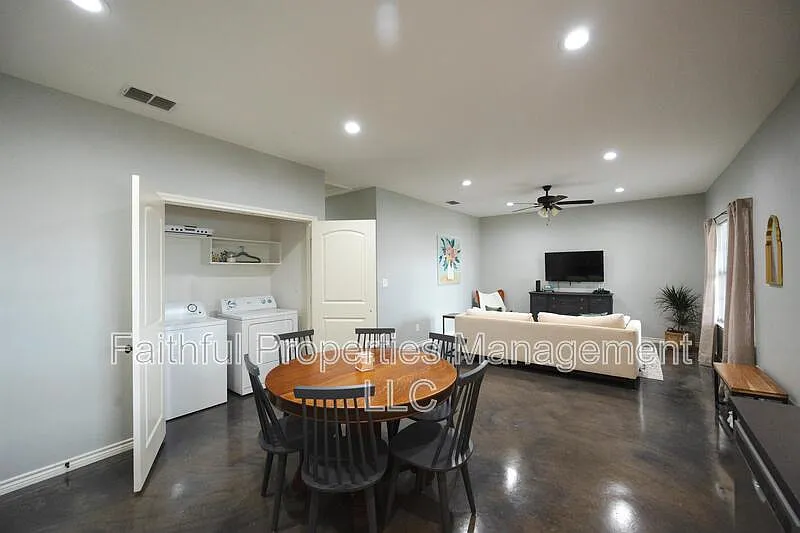 2 bed, 1.0 bath, $1,395 — Photo 3