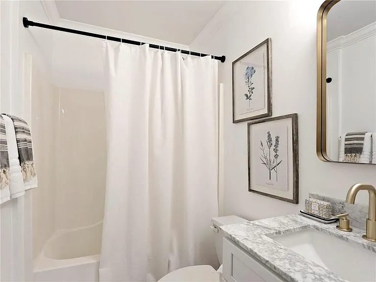 325 Sinclair Ave NE — Photo 6