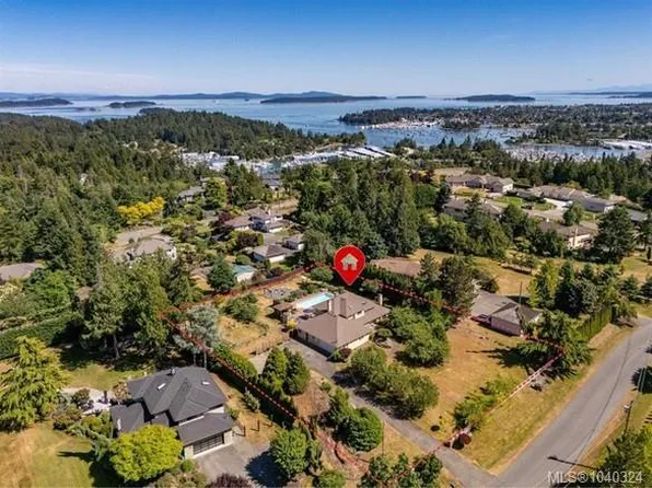 11109 Tanager Rd, North Saanich, BC V8L 5N5