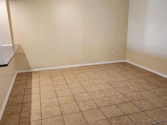 4th image of 4915 Parkland St
