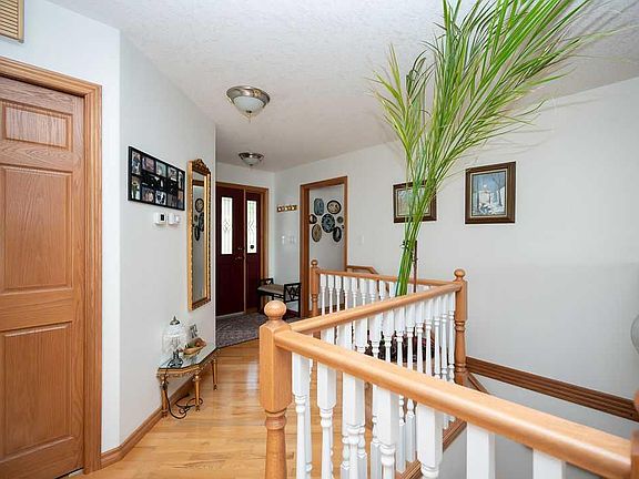 5th image of 412 E Willow Dr