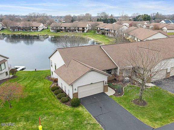 2nd image of 1872 Lakeview Dr