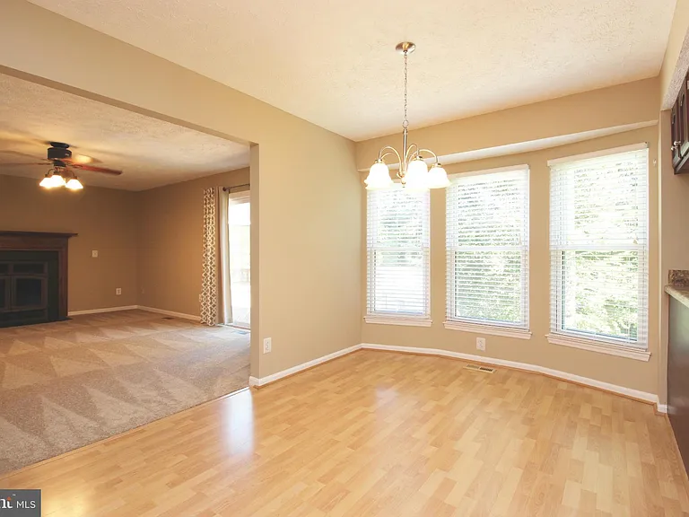 66 Larkwood Ct — Photo 10