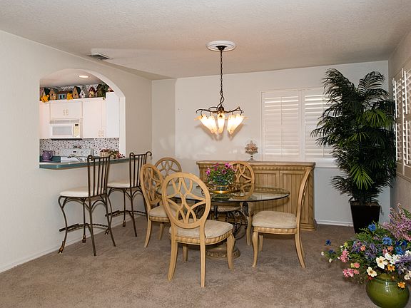 Dining Room / Breakfast Bar