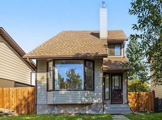 1272 SE Berkley Dr NW, Calgary, AB T3K 1S9