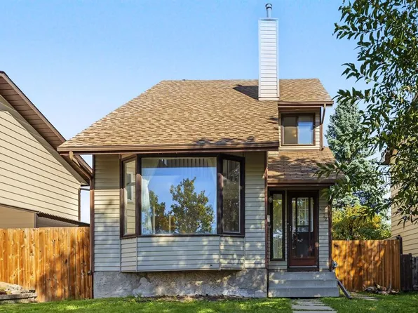 1272 SE Berkley Dr NW, Calgary, AB T3K 1S9