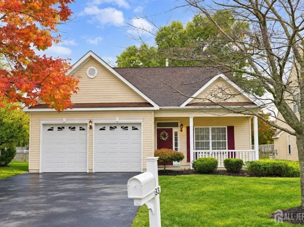 33 George W Helme Dr, Helmetta, NJ 08828