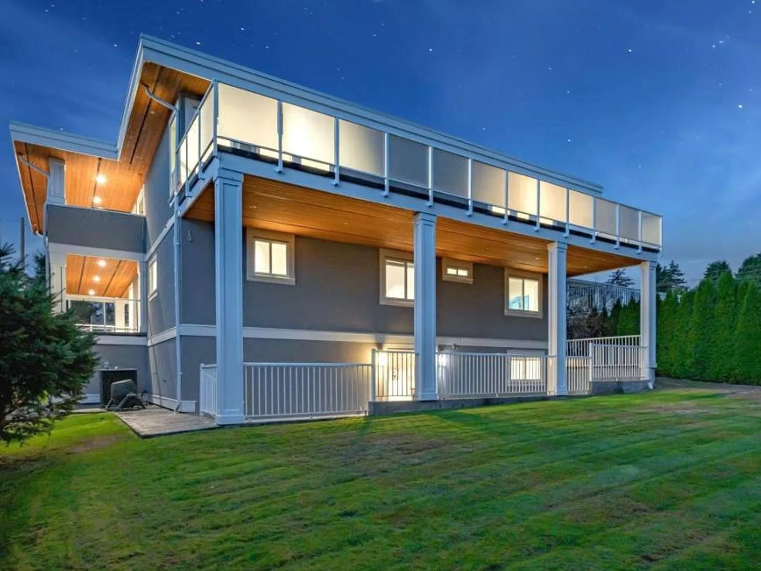 Ewson St, White Rock — Photo 2