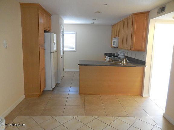 4th image of 210 11th Ave N APT 204