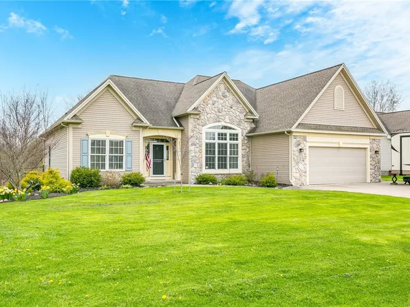 17 James Moore Cir, Hilton, NY 14468