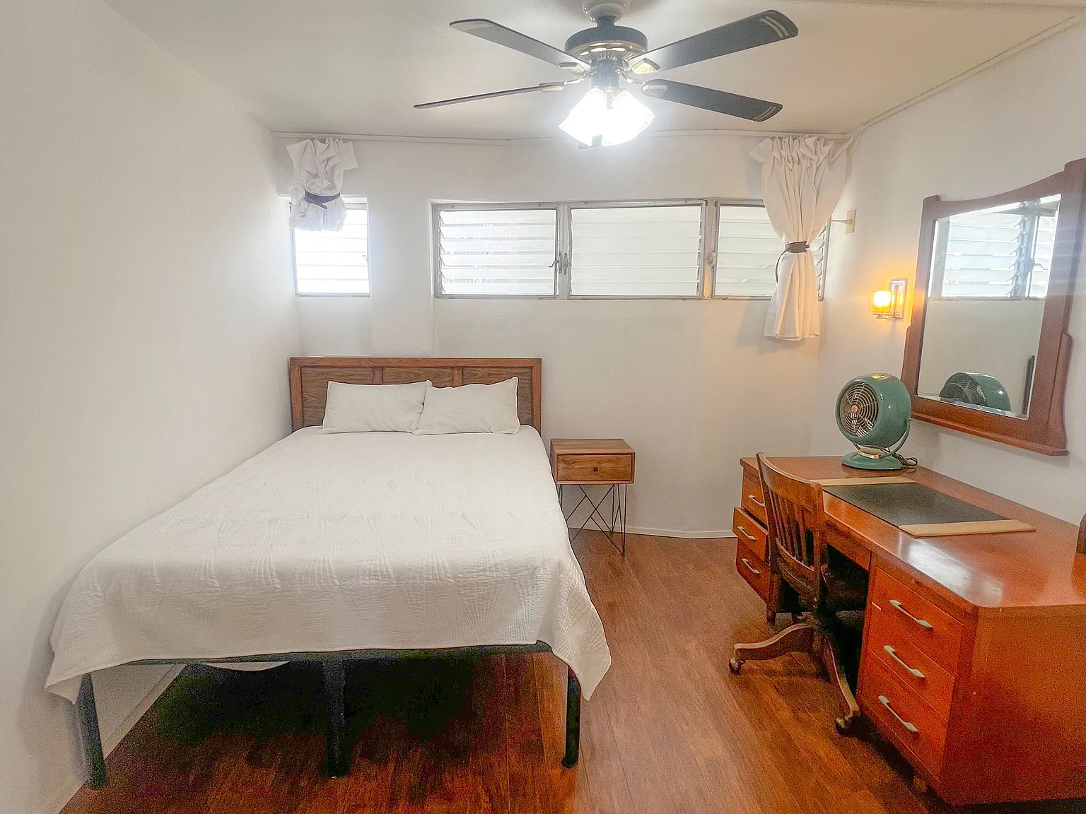 2 bed, 824 sqft, $3,275 — Photo 3