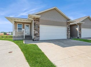 554 Meadow Oak Cir, Fairfax, IA 52228
