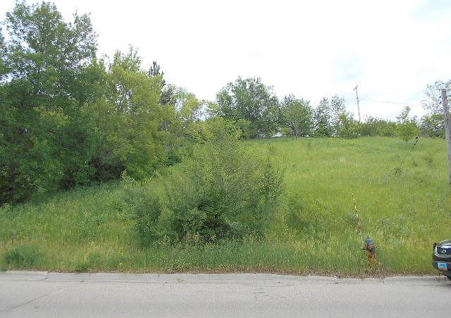 2nd image of 900 3rd Ave NE