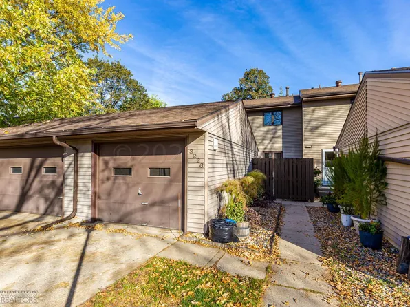 3226 2nd St N, Fargo, ND 58102