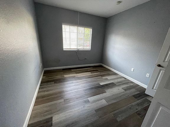 4th image of 2728 NE 3rd Court #101