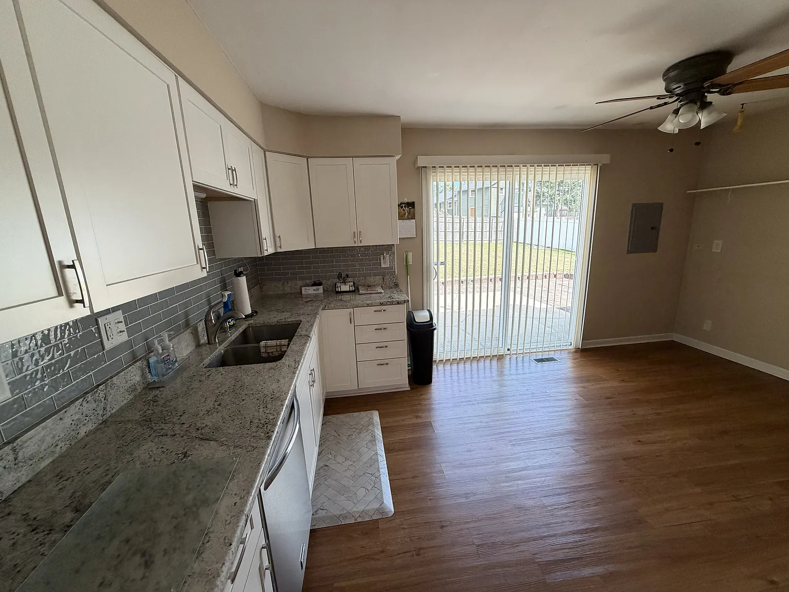 3 bed, 1050 sqft, $2,300 — Photo 3