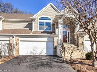 2707 Old Woods Trl, Plainfield, IL 60586
