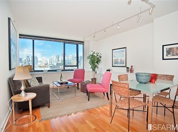 3rd image of 260 King St Unit 1213