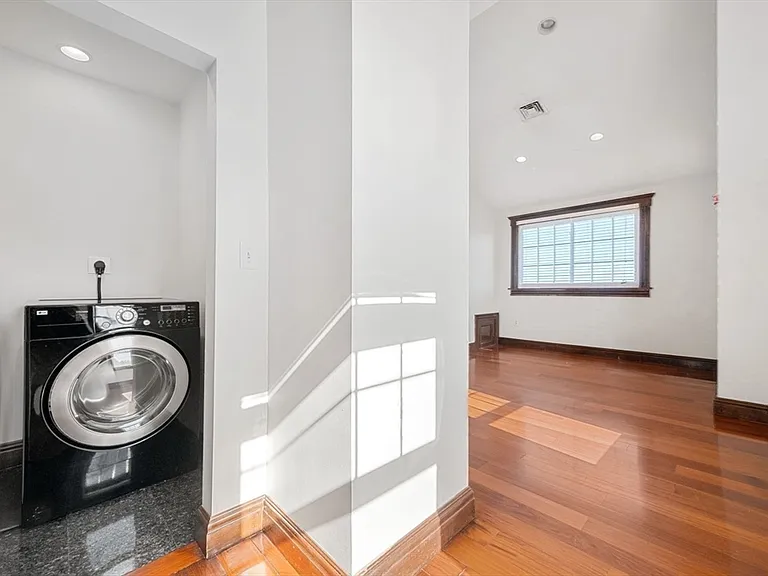 76 Taft Ave #2 — Photo 29