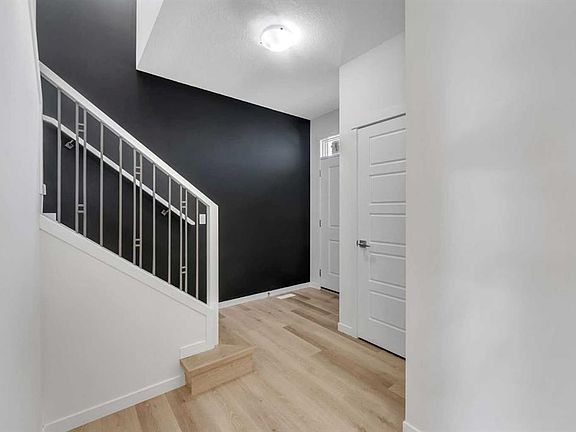 4th image of 31 N Corner Meadows Grv NE