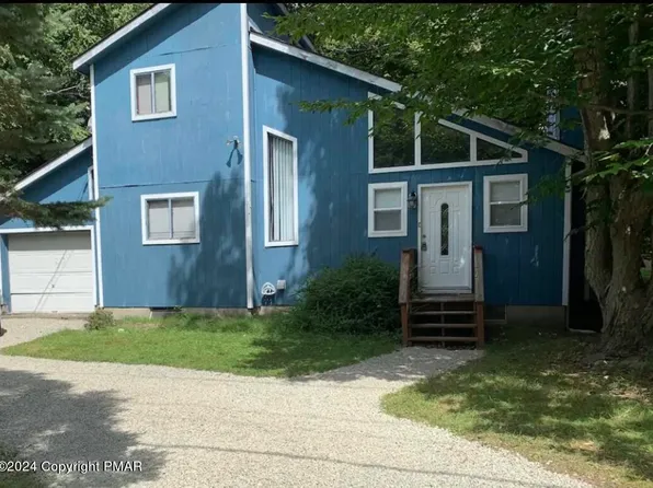 1225 Country Place Dr, Tobyhanna, PA 18466