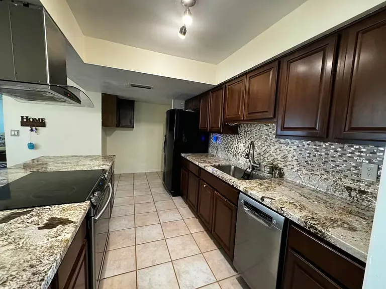 1213 W Galveston St — Photo 4