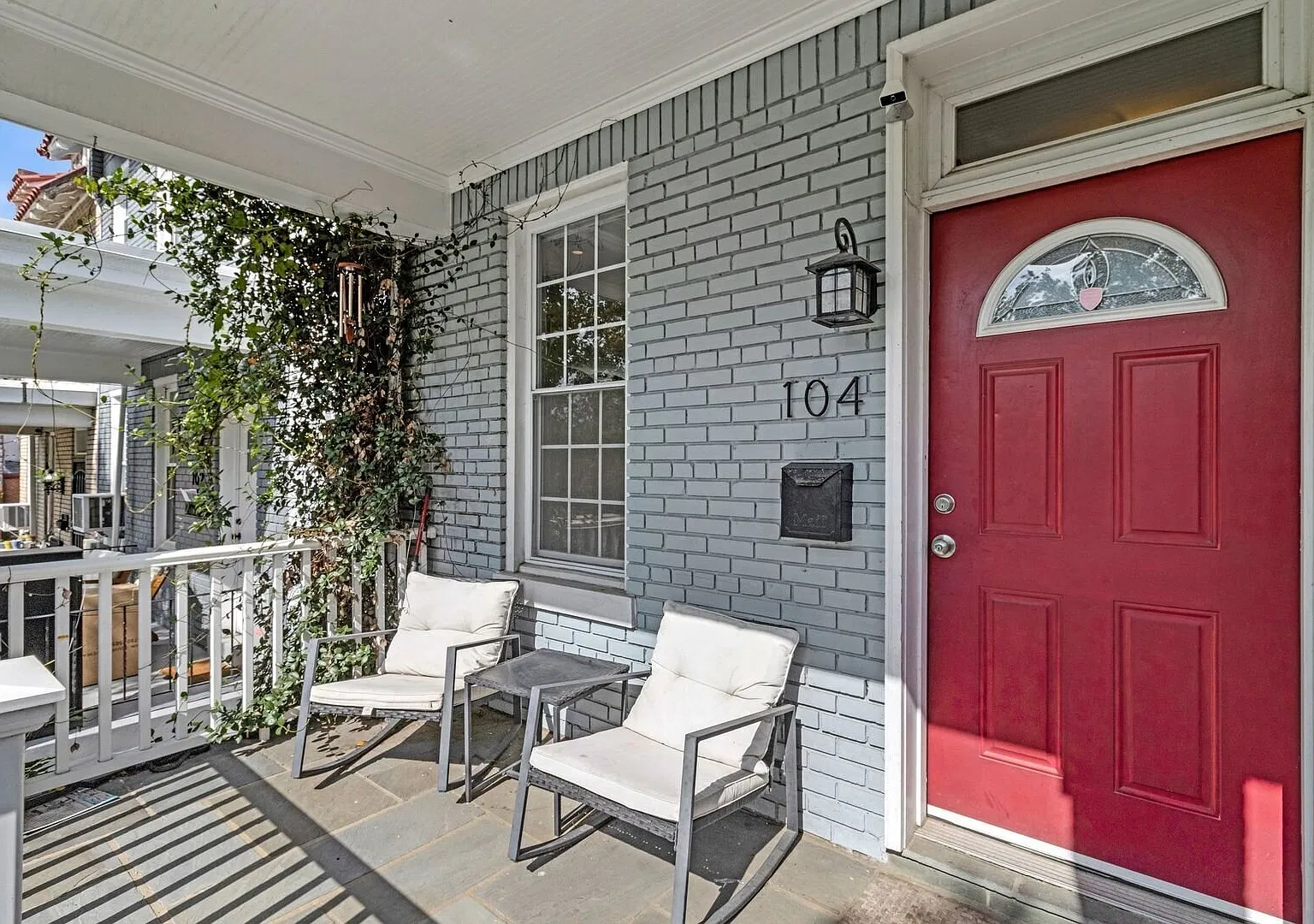 Stunning Eckington Rowhouse! Garage Parking Included! — Photo 2