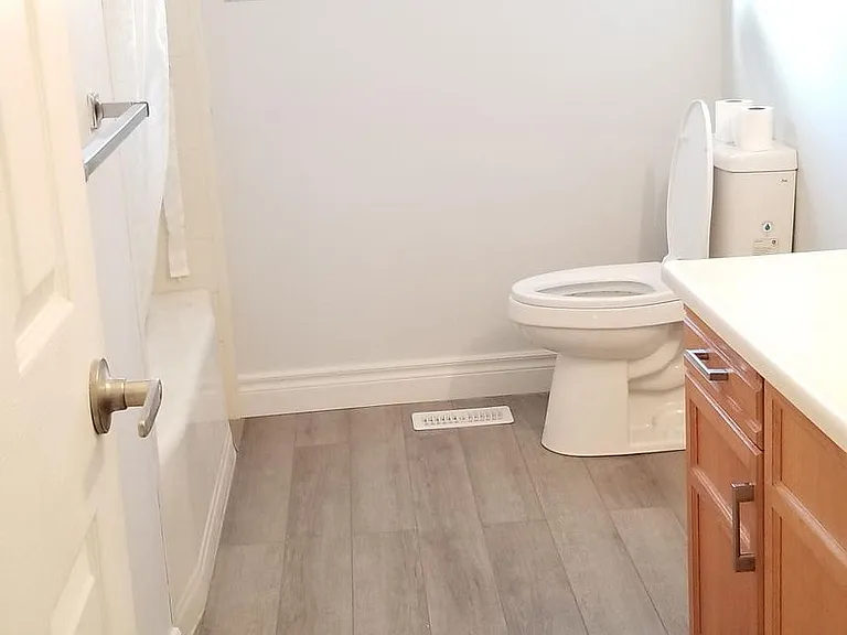 33 Elora Dr — Photo 17