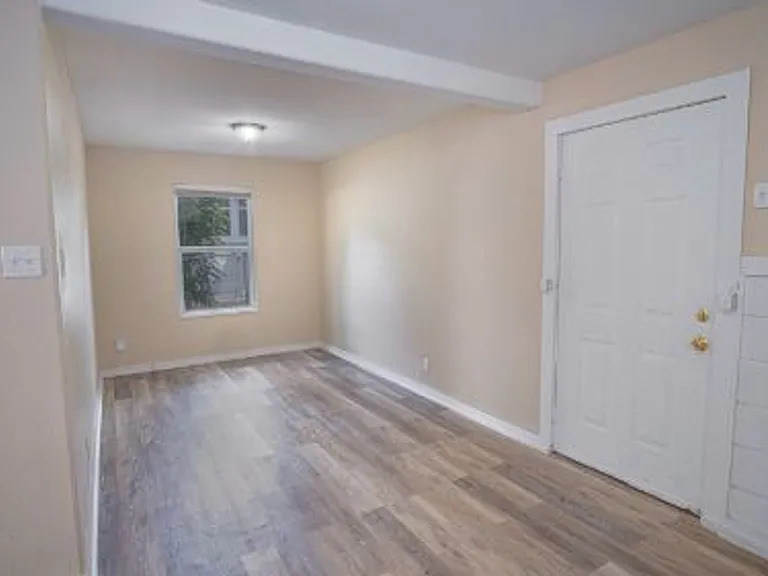 342 Vine — Photo 11