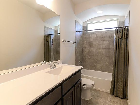 4th image of 15608 Oak Pointe Dr