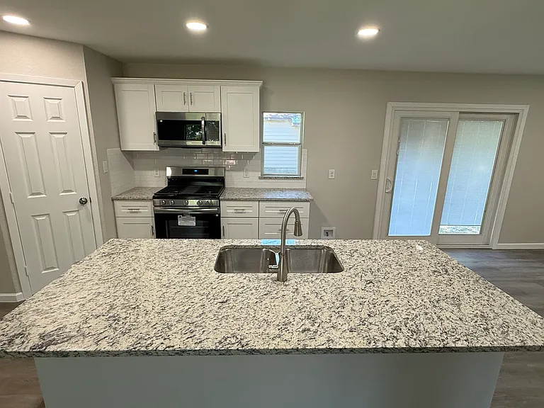 1817 Crescent St — Photo 13