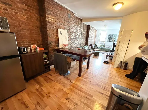 189 Bedford Avenue image 3 of 7