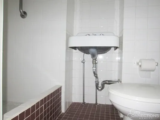 Rented by City Connections Realty | media 12