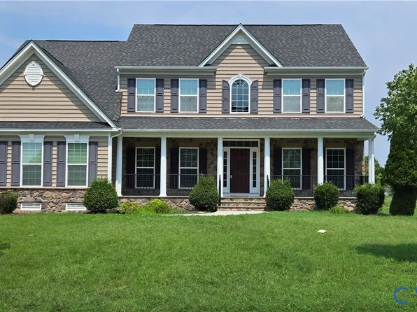 1819 White Mountain Dr, Chester, VA 23836