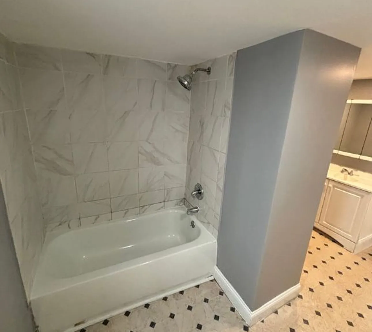 3 bed, 1000 sqft, $2,500 — Photo 4