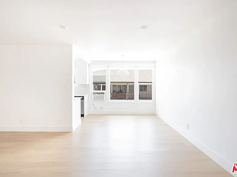 1000 N Curson — Photo 30