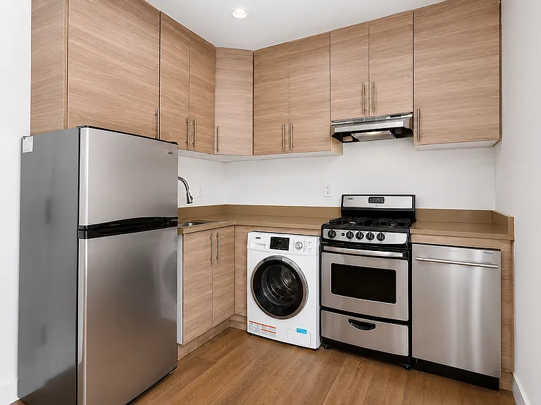 372 2nd St #3B — Photo 3