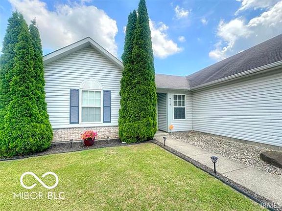 3rd image of 717 Springwater Rd