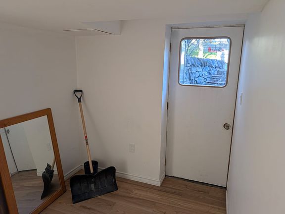 Entrance area inside