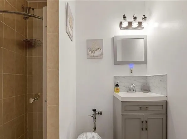 1650 East 55th Street image 11 of 25