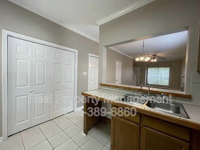 910 W Macci St #18D — Photo 6