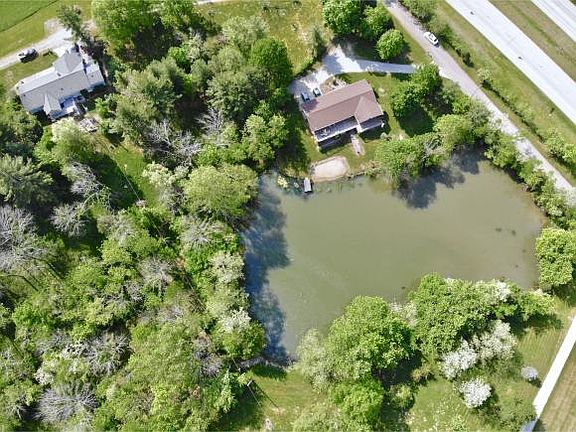 3rd image of 12476 Gordon Ln