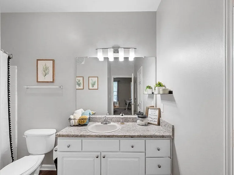 Centerville Manor Apartments — Photo 35