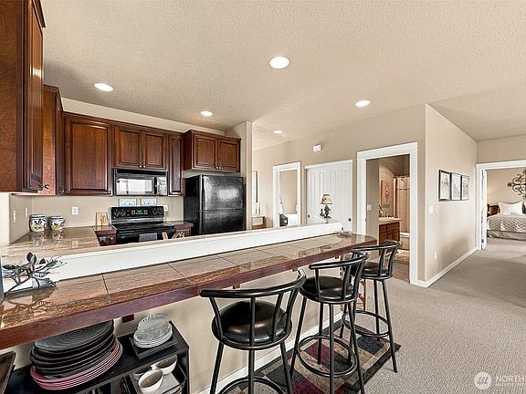 4th image of 598 Marine View Drive SW