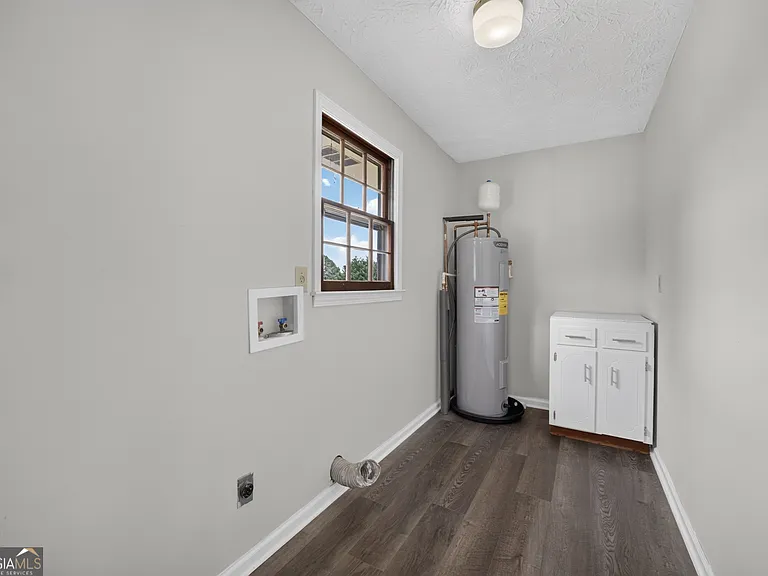 2591 Doc Hughes Rd — Photo 19